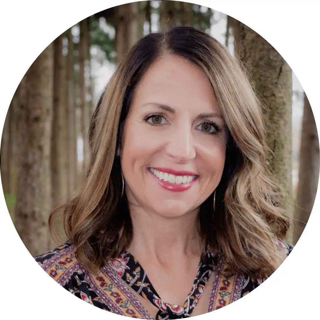 Ashley Behnke circle headshot
