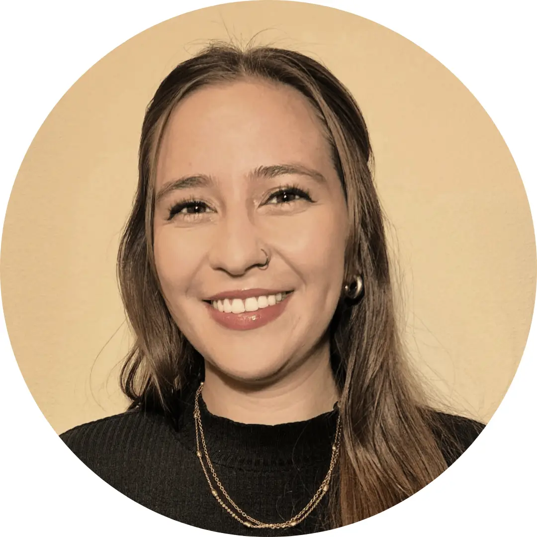 Janelle Showalter circle headshot