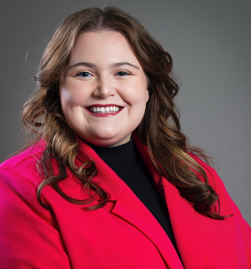 chloe maye headshot